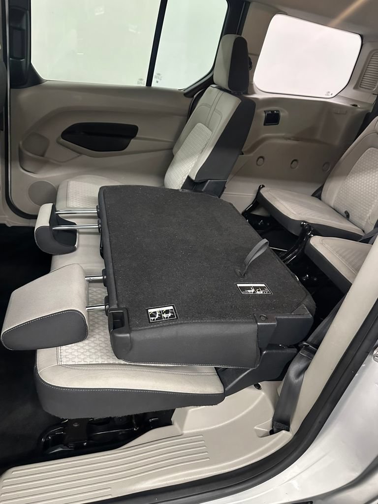 Used 2022 Ford Transit Connect XLT FWD image 24