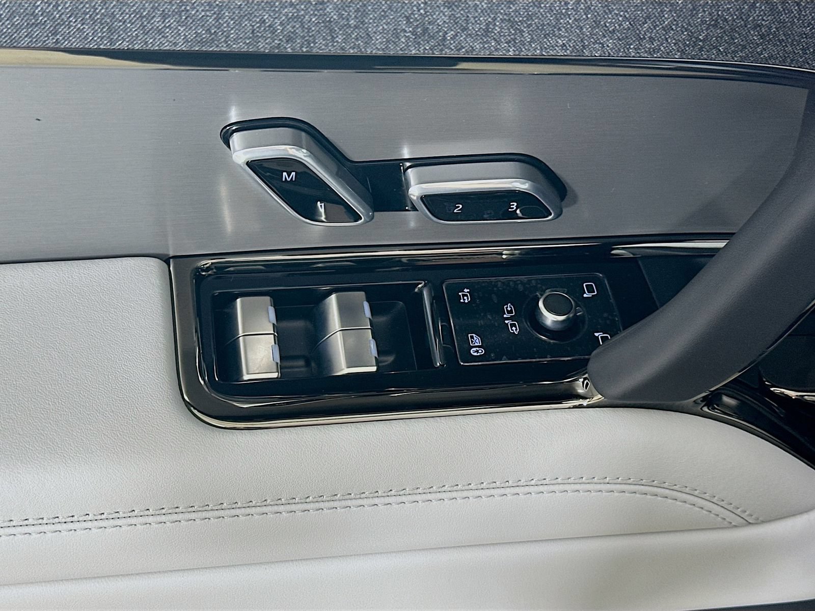 New 2026 Land Rover Range Rover Sport SE AWD/4WD image 17