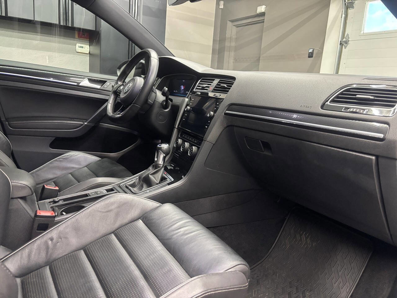 Used 2018 Volkswagen Golf 4-Door AWD/4WD image 32
