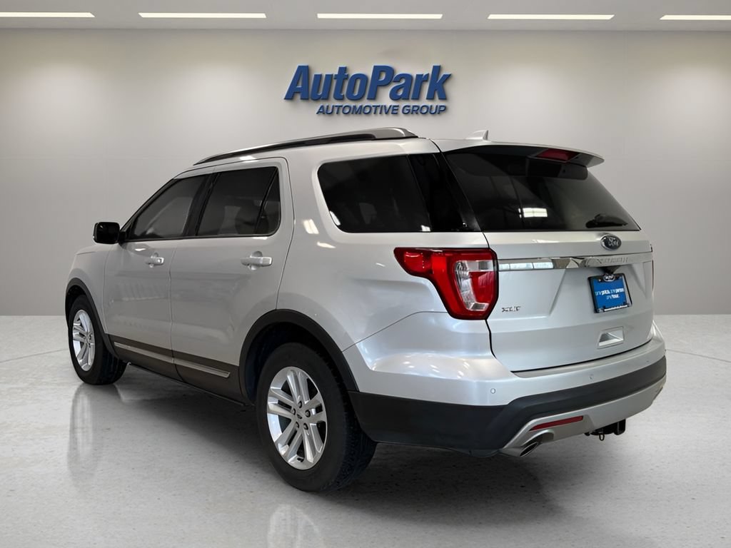 Used 2017 Ford Explorer XLT FWD image 5