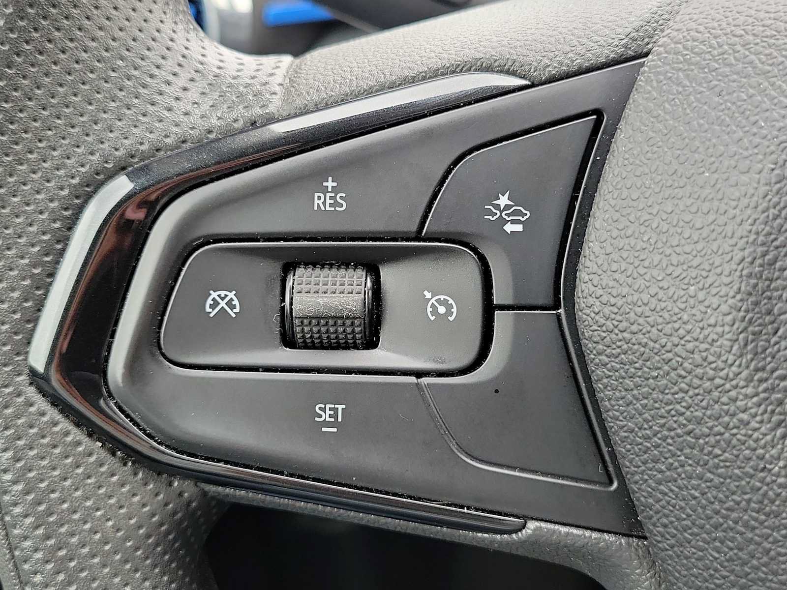 Used 2025 Chevrolet Trax LT FWD image 23