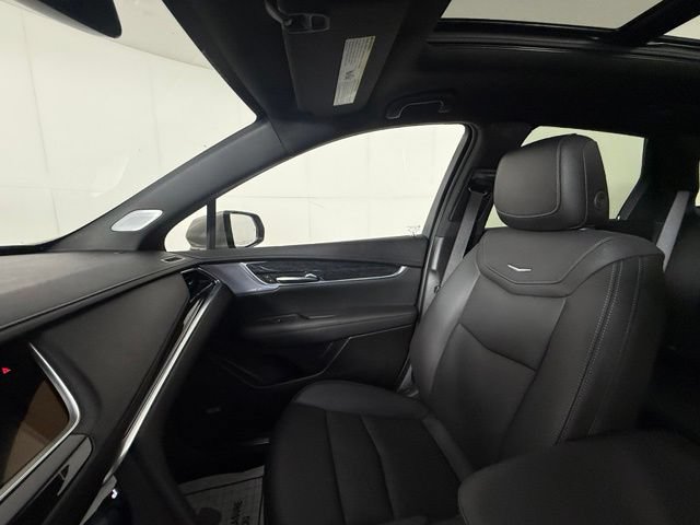 Used 2023 Cadillac XT5 Premium Luxury w/ LPO, Floor Liner Package AWD/4WD image 18