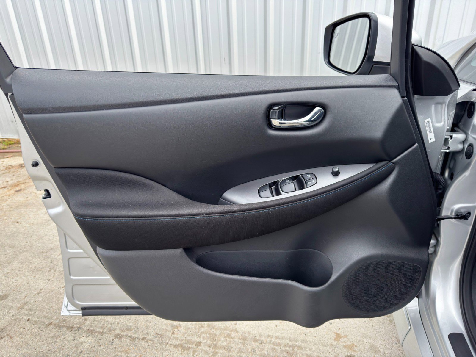 Used 2023 Nissan Leaf S image 34