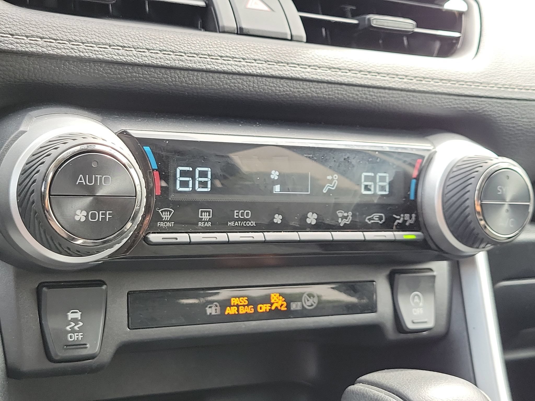 Used 2025 Toyota RAV4 XLE FWD image 19