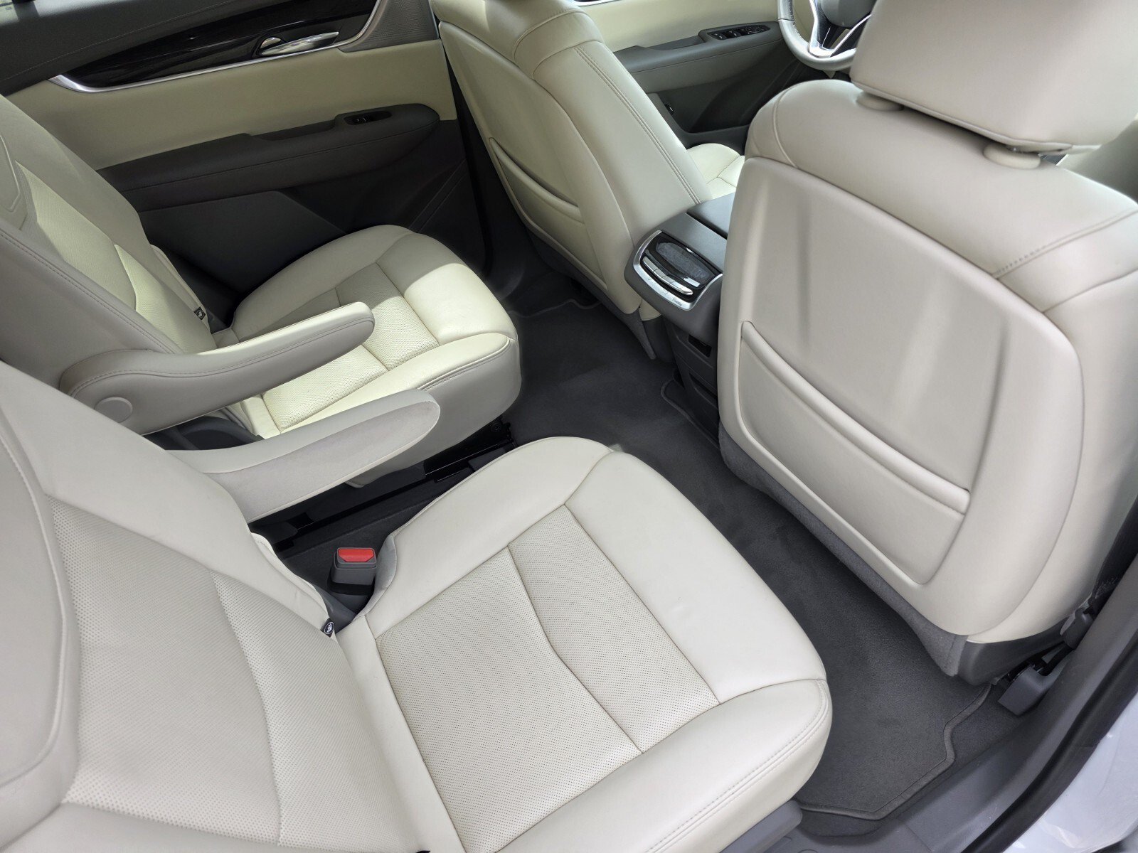 Used 2020 Cadillac XT6 Premium Luxury FWD image 28