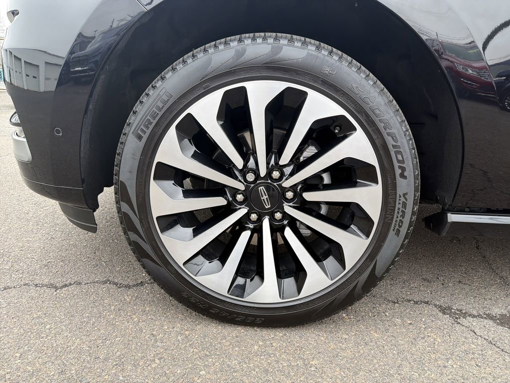 Certified 2024 Lincoln Navigator Reserve image 32