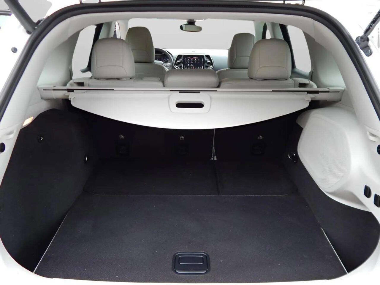 Used 2020 Jeep Cherokee Limited w/ Technology Group image 26