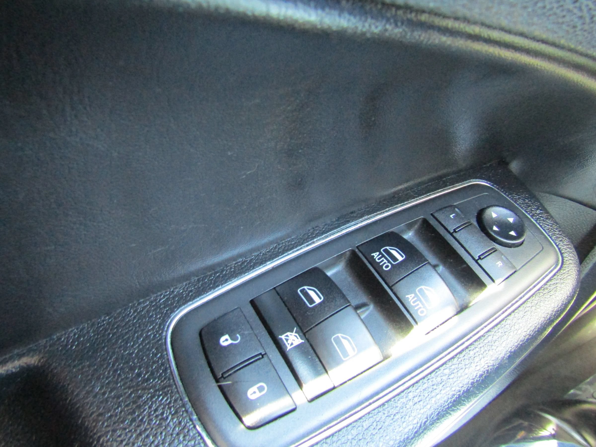 Used 2018 Chrysler 300 S w/ Safetytec Plus Group AWD/4WD image 37