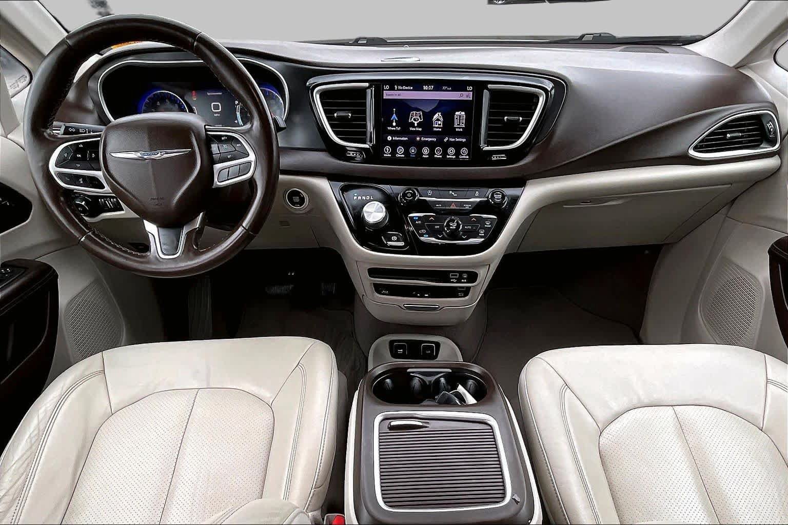Used 2020 Chrysler Pacifica Touring-L Plus w/ Tire & Wheel Group FWD image 14