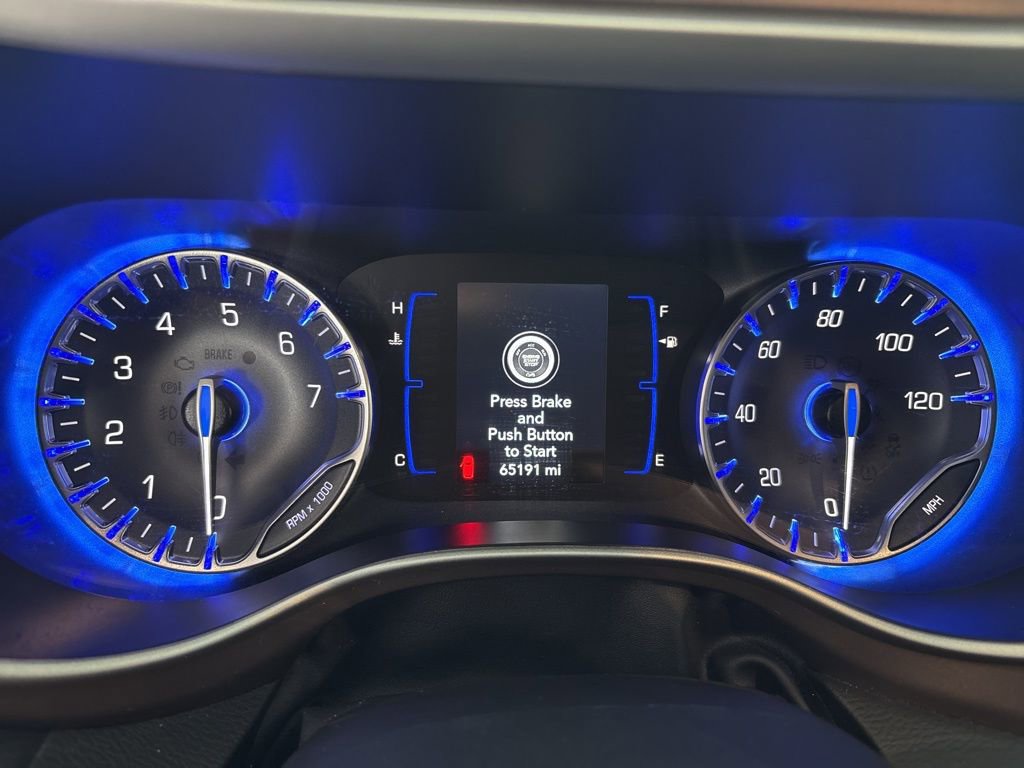 Used 2023 Chrysler Voyager LX image 11