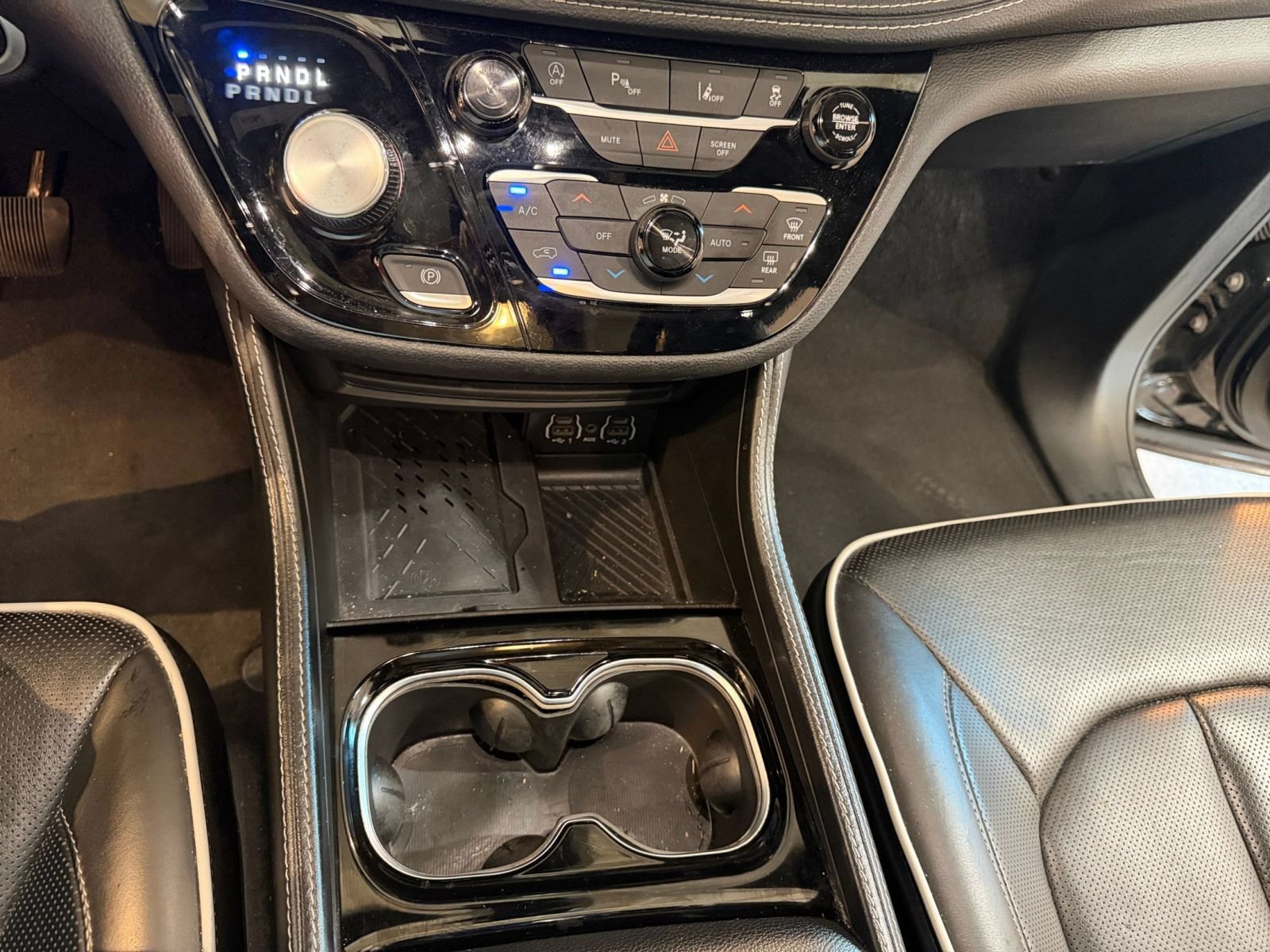 Used 2025 Chrysler Pacifica Limited FWD image 40