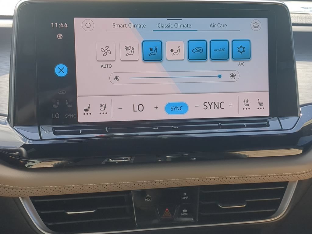 New 2026 Volkswagen Atlas Cross Sport SE FWD image 19