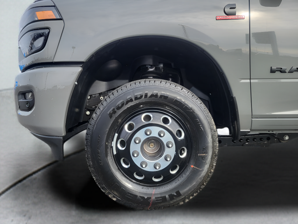 New 2026 RAM 3500 Big Horn AWD/4WD image 9