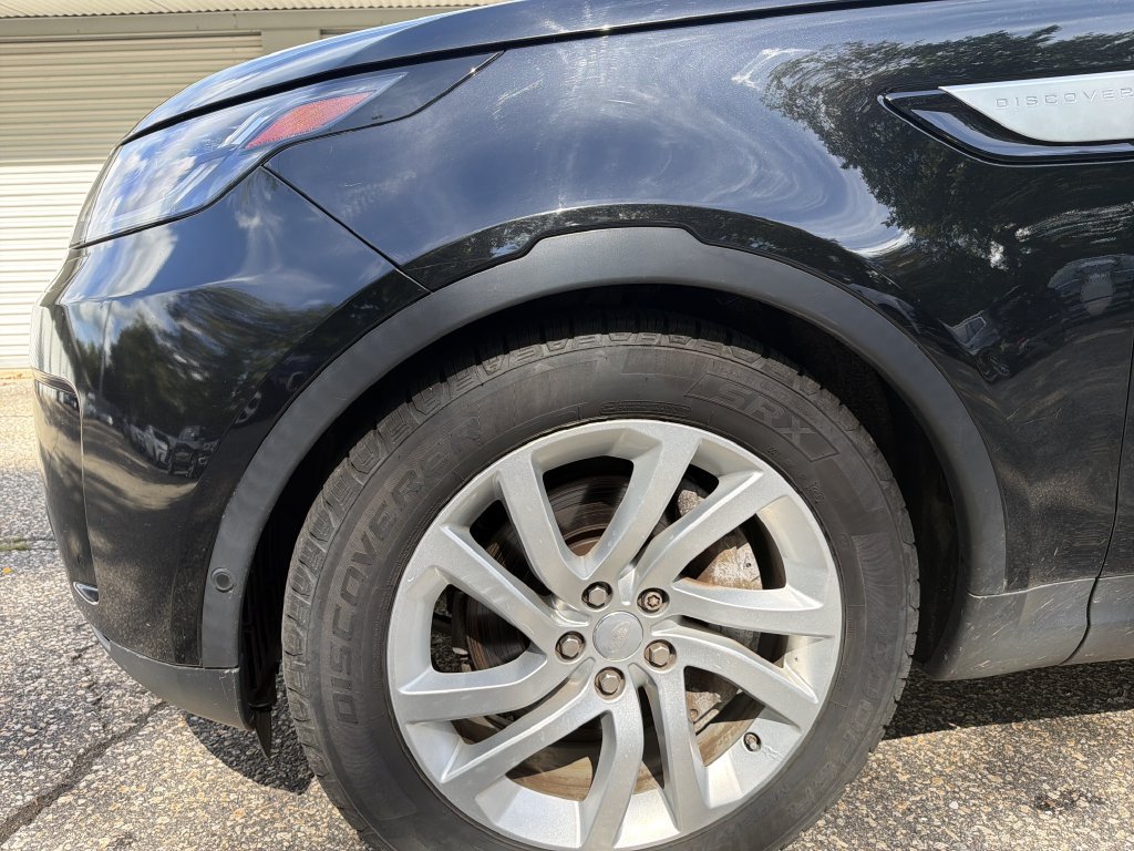 Used 2018 Land Rover Discovery HSE AWD/4WD image 3