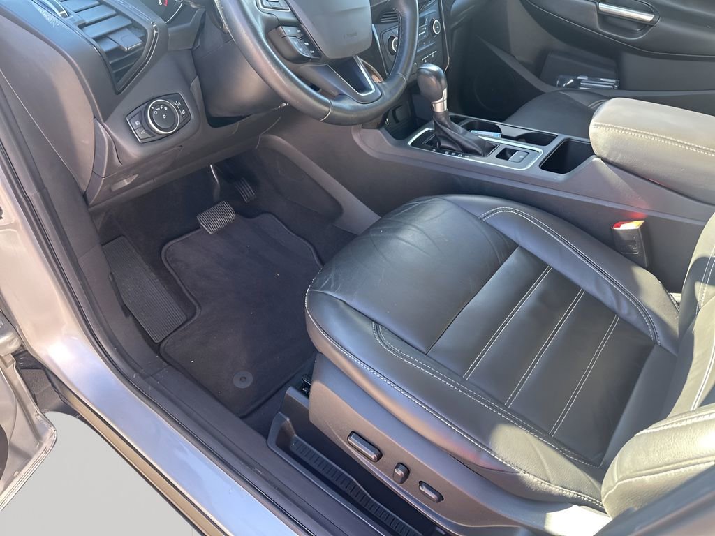 Used 2017 Ford Escape Titanium image 25