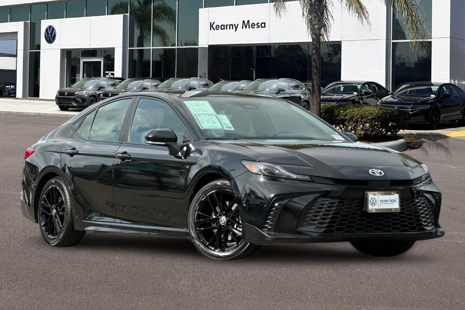 Used 2025 Toyota Camry SE FWD image 2