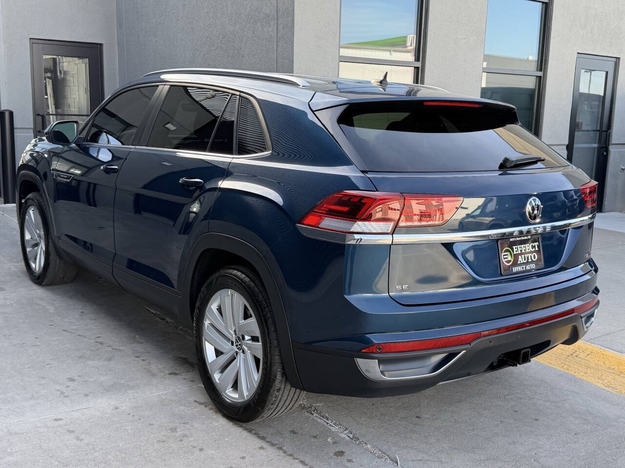 Used 2022 Volkswagen Atlas Cross Sport SE AWD/4WD image 8