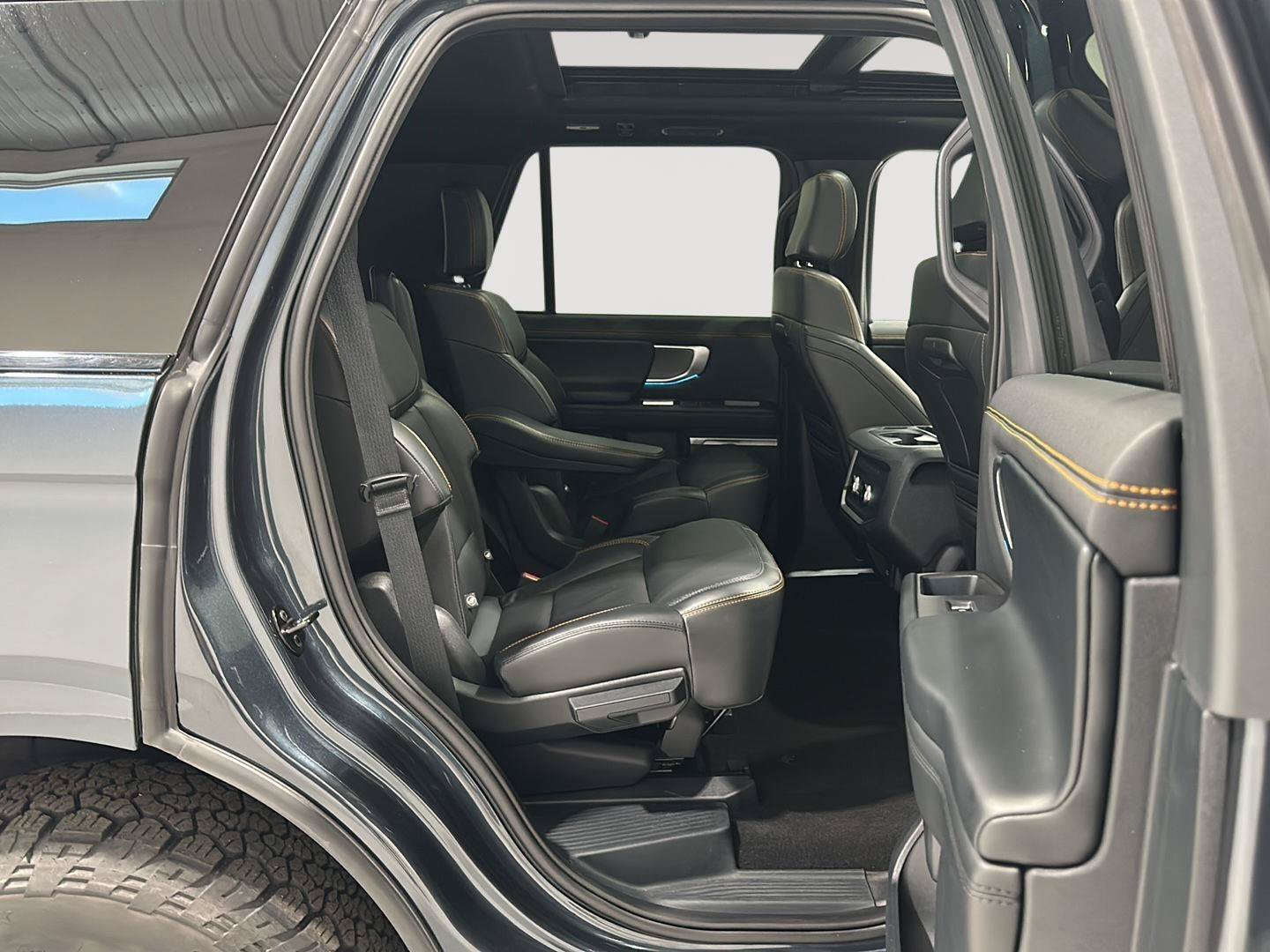 Used 2025 Ford Expedition Tremor AWD/4WD image 26