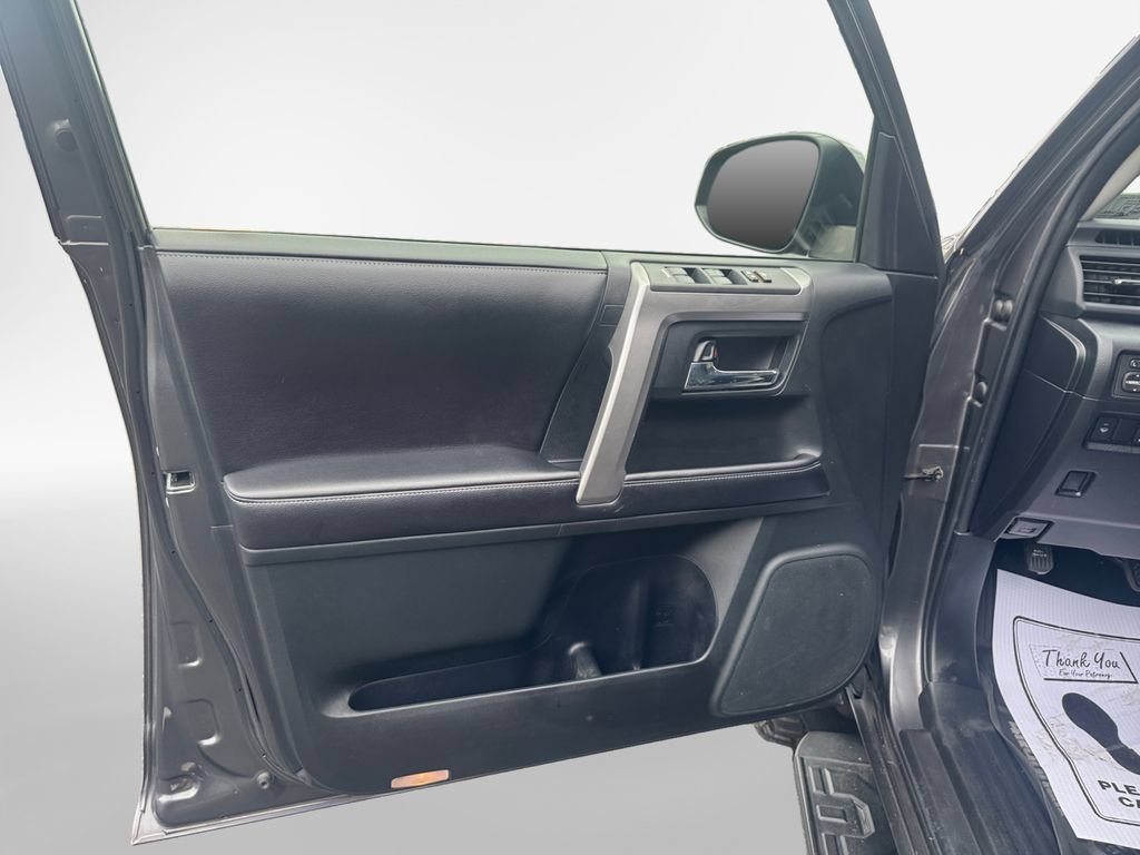 Used 2016 Toyota 4Runner SR5 AWD/4WD image 14