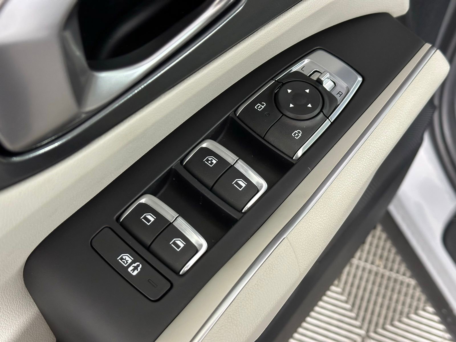 Used 2025 Kia Sorento EX w/ Panoramic Sunroof Package image 38