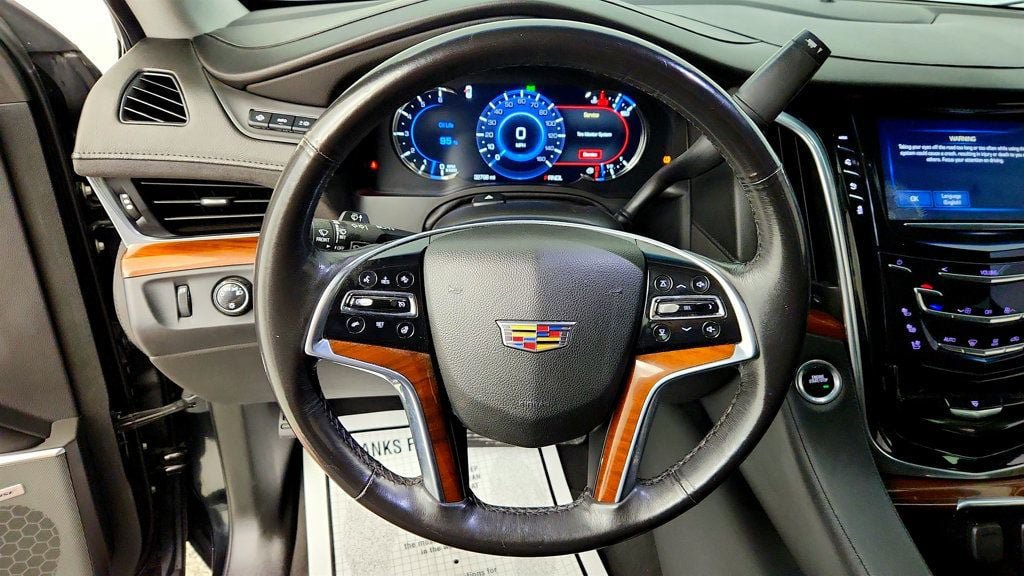 Used 2019 Cadillac Escalade Luxury AWD/4WD image 14