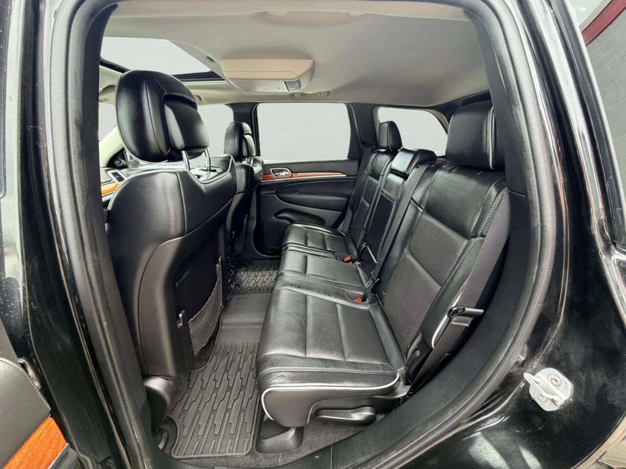 Used 2012 Jeep Grand Cherokee Overland AWD/4WD image 22