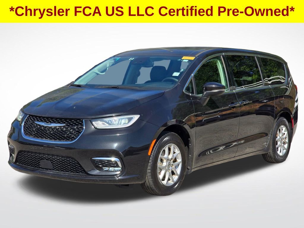 Used 2023 Chrysler Pacifica Touring-L image 2
