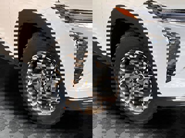 Used 2025 Chevrolet Trax LT w/ LT Convenience Package image 26