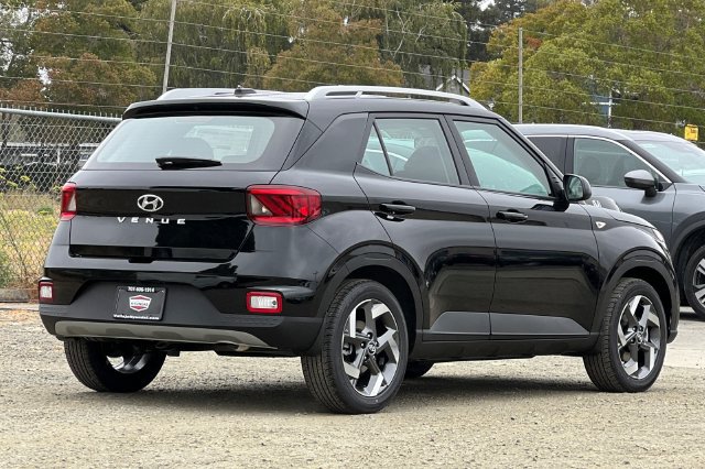 New 2026 Hyundai Venue SEL FWD image 6