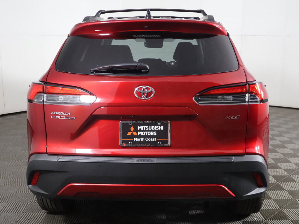Used 2025 Toyota Corolla Cross XLE FWD image 11