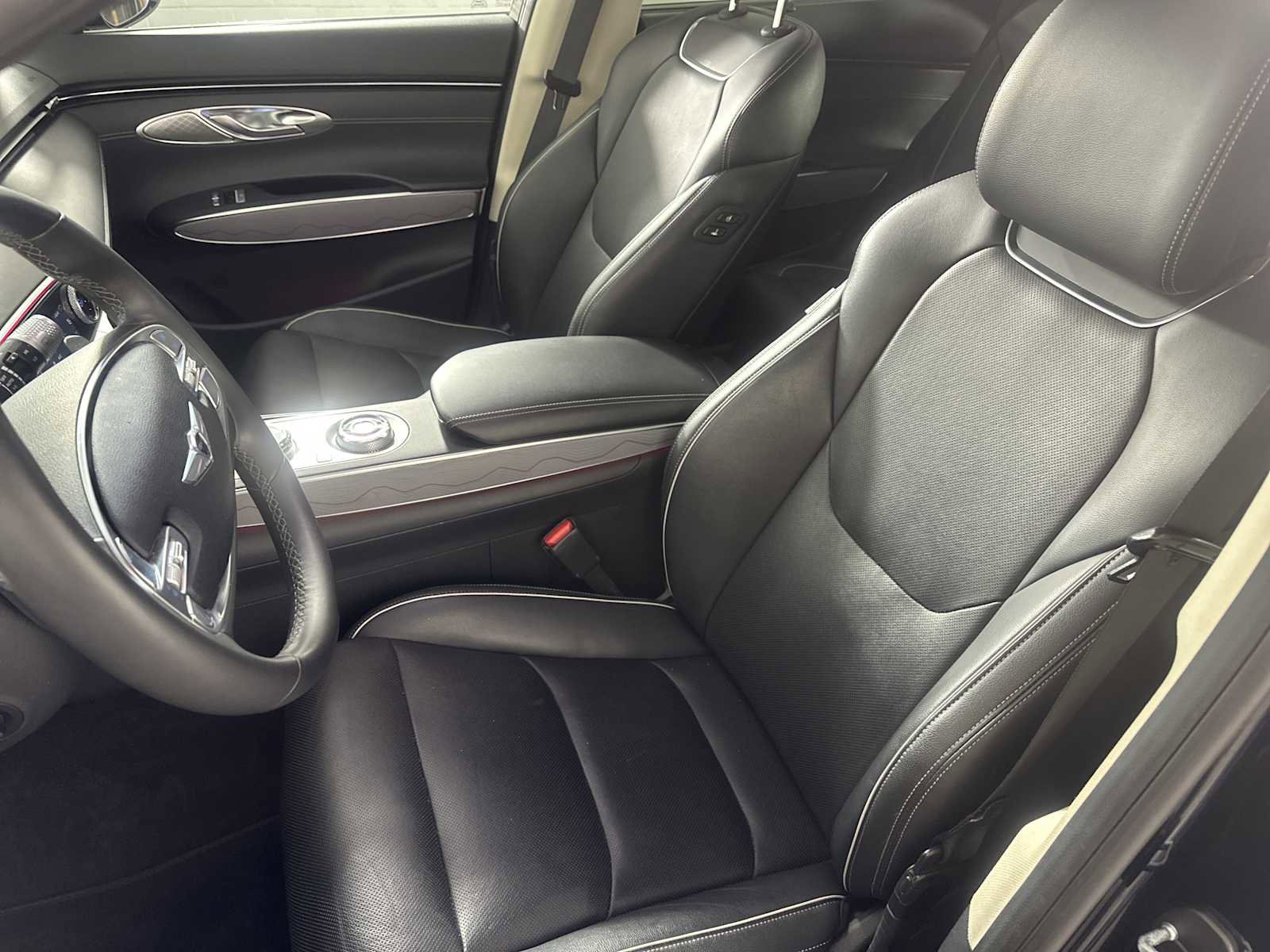 Used 2023 Genesis GV70 2.5T w/ Advanced Package image 23