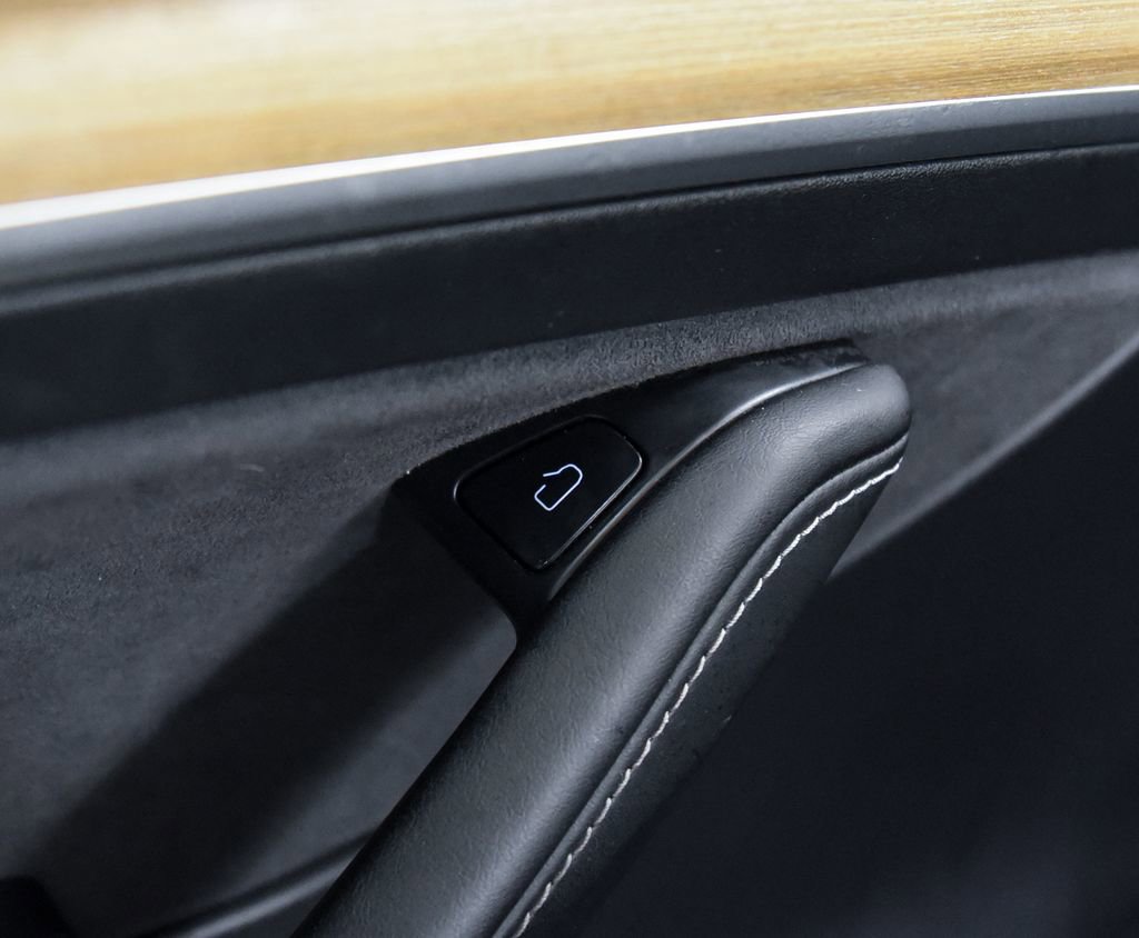 Used 2023 Tesla Model Y Long Range image 16