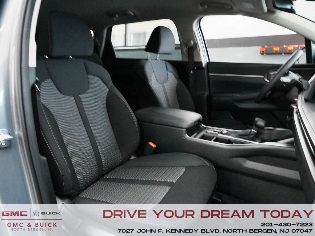 Used 2025 Kia Sorento LX image 39