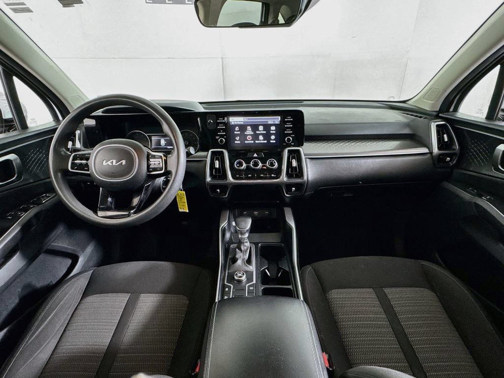 Used 2023 Kia Sorento LX FWD image 28