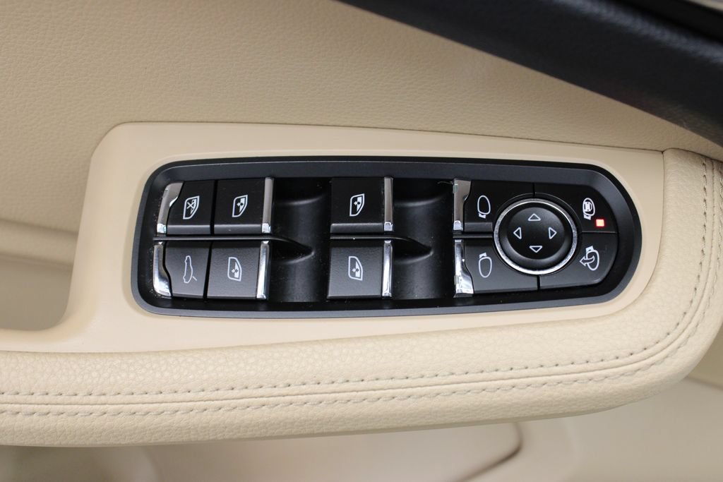 Used 2020 Porsche Macan AWD/4WD image 34