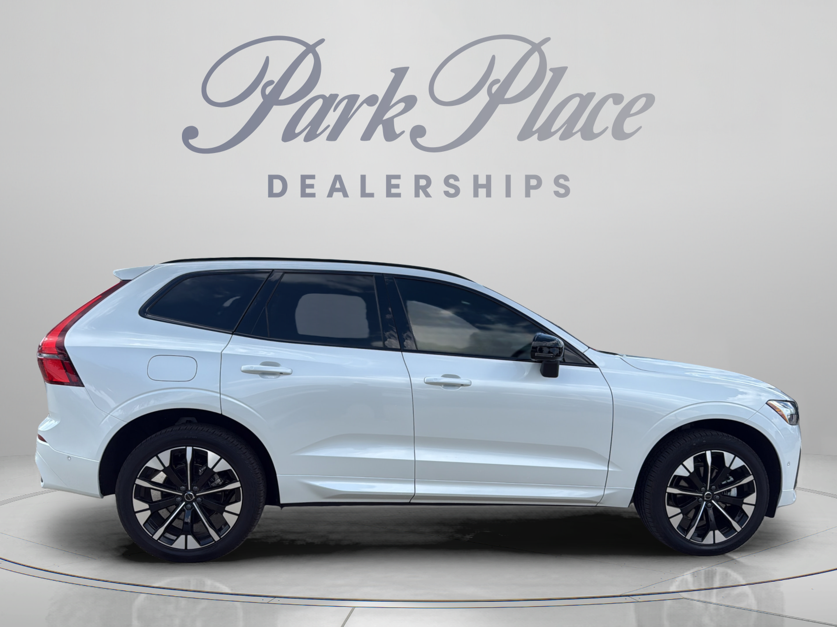 Used 2026 Volvo XC60 B5 Plus w/ Protection Package Premier AWD/4WD image 8