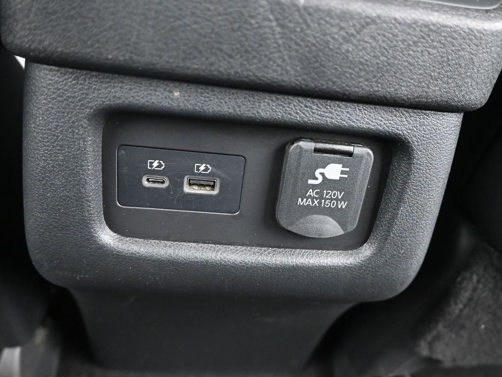 Used 2022 Nissan Pathfinder Platinum w/ Cargo Package image 17