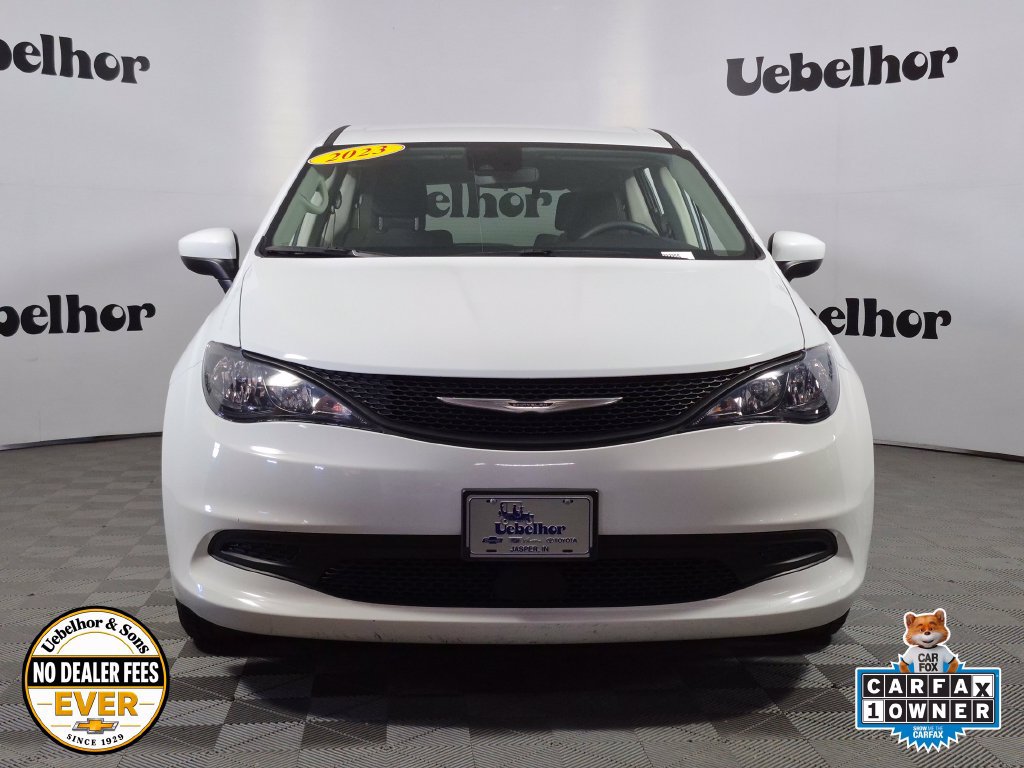 Used 2023 Chrysler Voyager LX FWD image 2