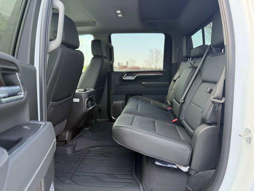 Used 2025 GMC Sierra 3500 Denali w/ Denali Reserve Package image 17