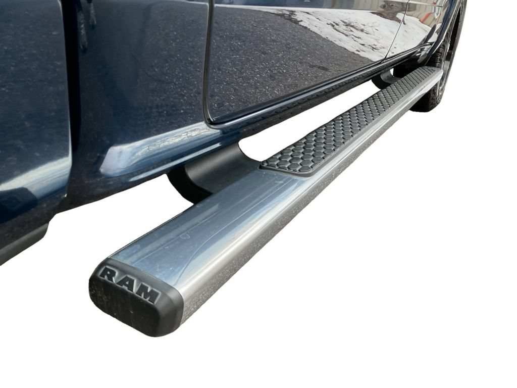 Used 2022 RAM 1500 Laramie AWD/4WD image 17