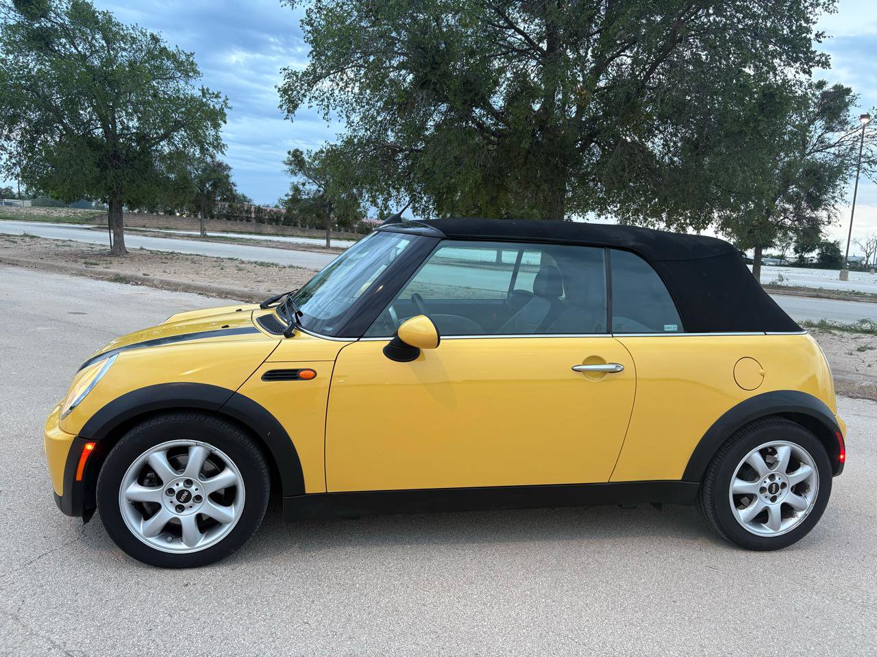 Used 2008 MINI Cooper Convertible FWD image 17