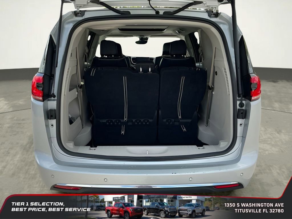 Used 2024 Chrysler Pacifica Limited image 16