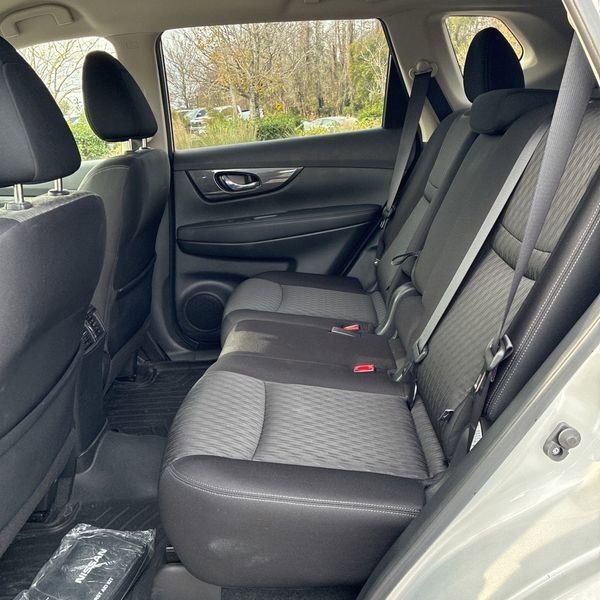 Used 2020 Nissan Rogue SV image 14