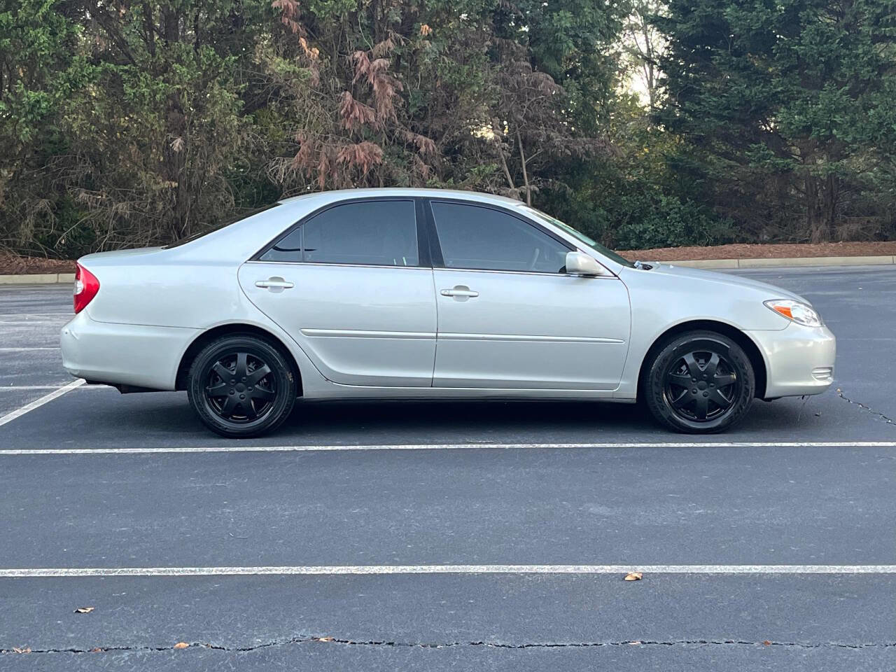 Used 2004 Toyota Camry LE image 3
