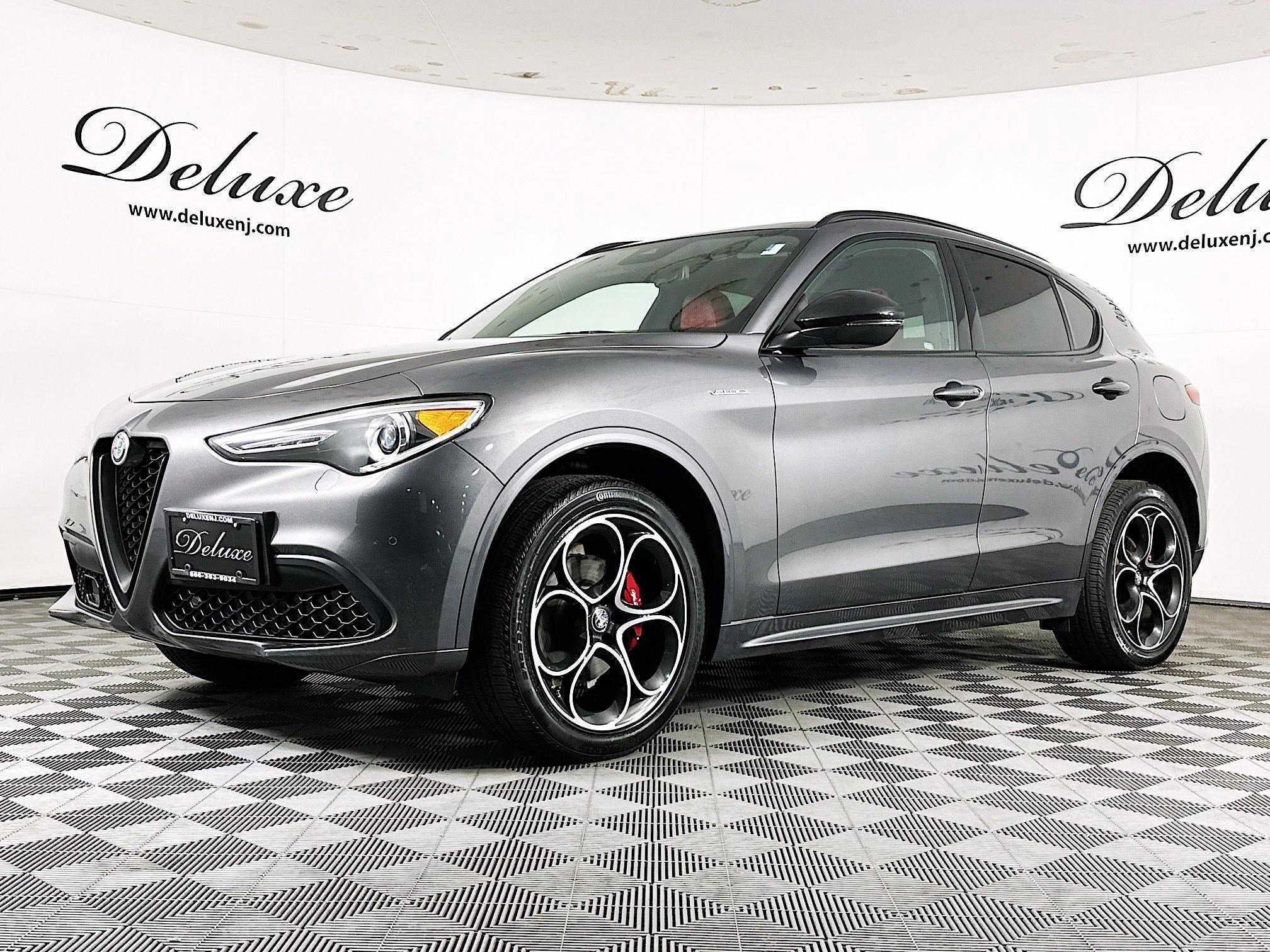 Used 2022 Alfa Romeo Stelvio Veloce image 3