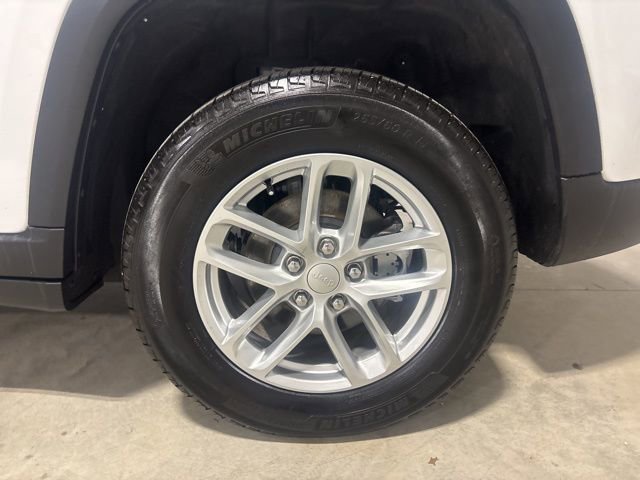 Used 2025 Jeep Grand Cherokee Laredo X w/ Luxury Tech Group I image 27