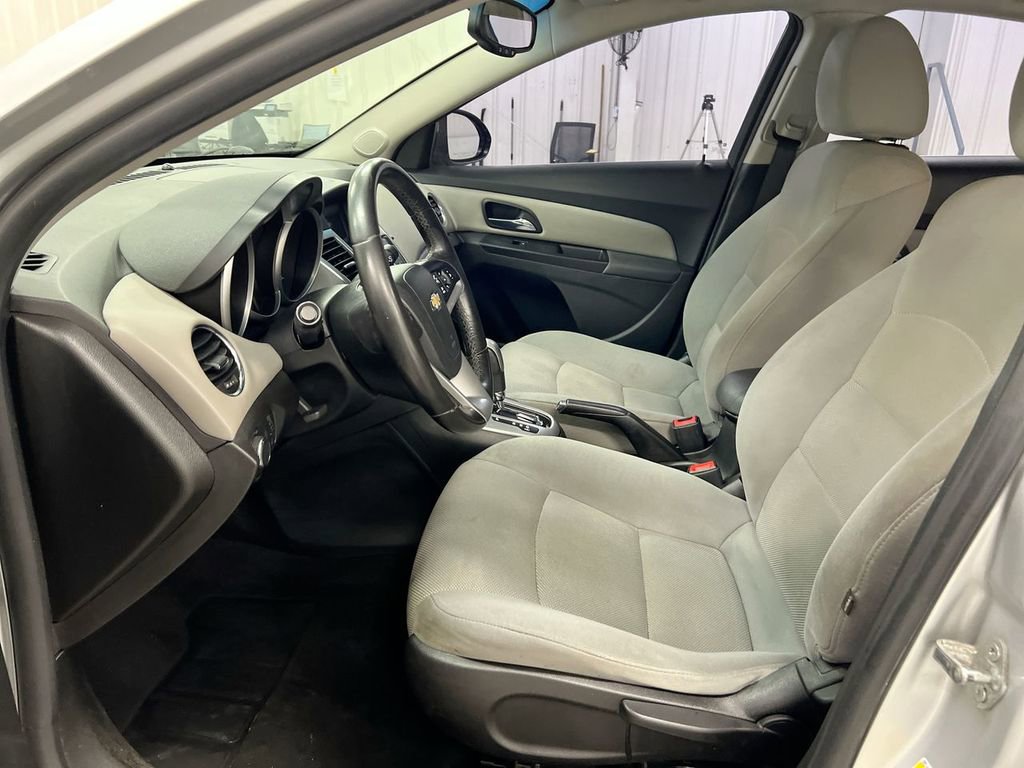 Used 2014 Chevrolet Cruze LT FWD image 13
