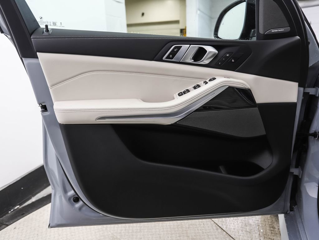 New 2026 BMW X5 xDrive40i w/ Executive Package image 9