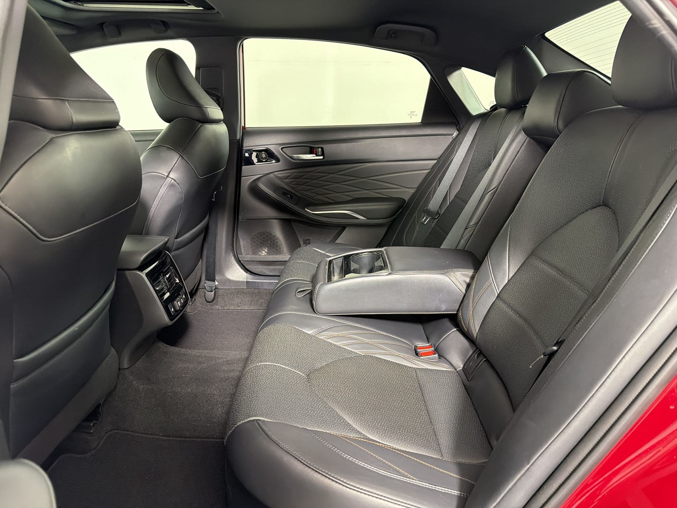 Used 2022 Toyota Avalon Limited w/ Advanced Safety Package FWD image 28