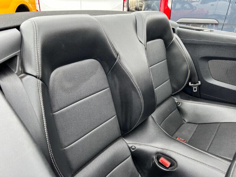 Used 2020 Ford Mustang Premium RWD image 12